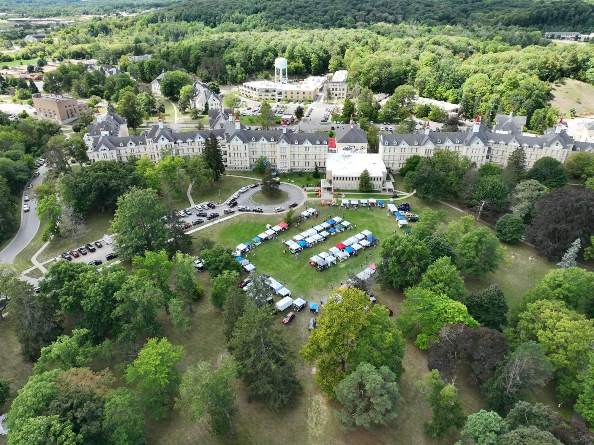 Condo On State Hospital Grounds! Traverse City Dış mekan fotoğraf